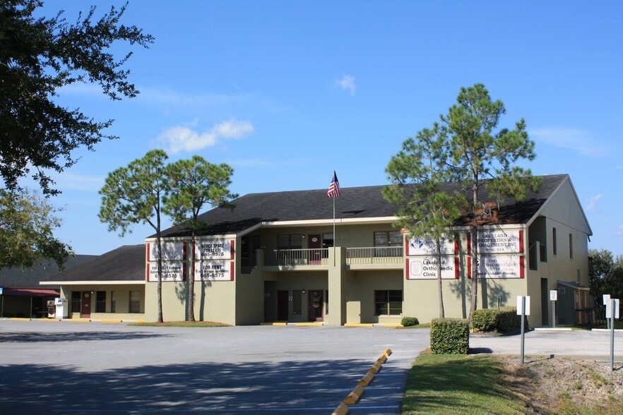 2000 E Edgewood Dr, Lakeland, FL for lease - Building Photo - Image 2 of 12