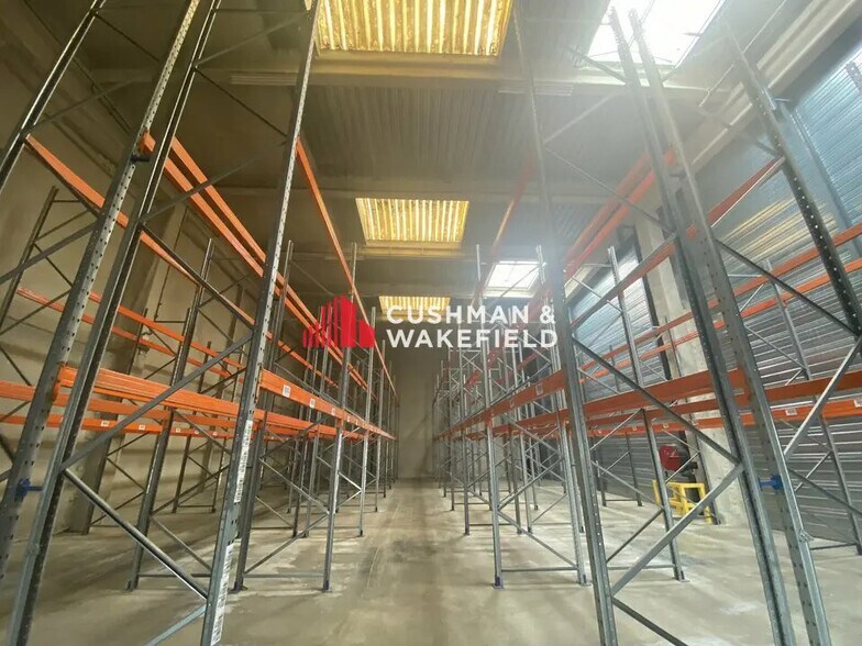 Flex in Toulouse for lease - Interior Photo - Image 3 of 7