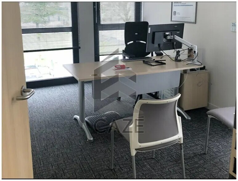 Office in La Rochelle for lease - Building Photo - Image 3 of 6