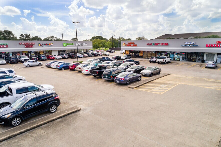 800-900 S Wayside Dr, Houston, TX for lease - Building Photo - Image 1 of 4