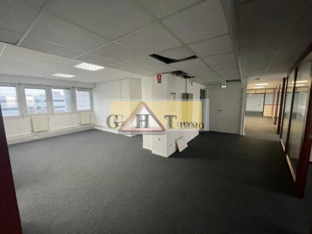 Location Bureaux 247 m² - Photo 1