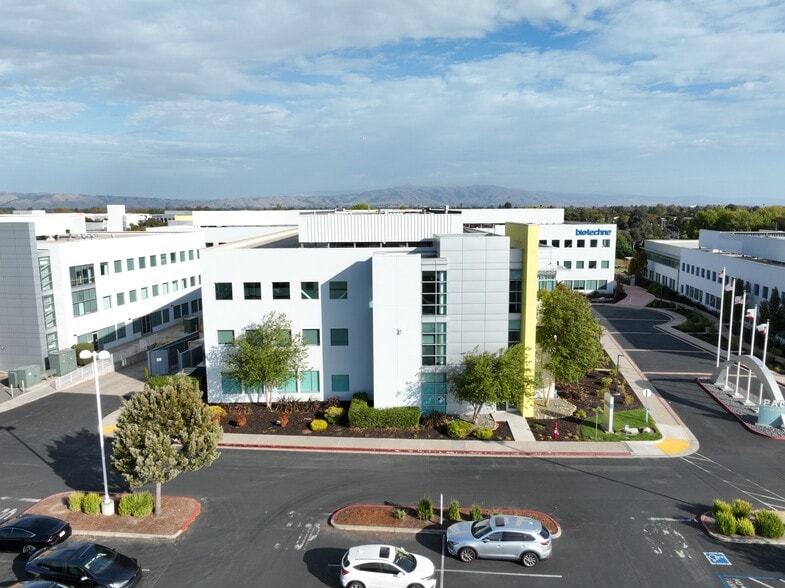 7999 Gateway Blvd, Newark, CA for lease - Matterport Community - Image 3 of 28