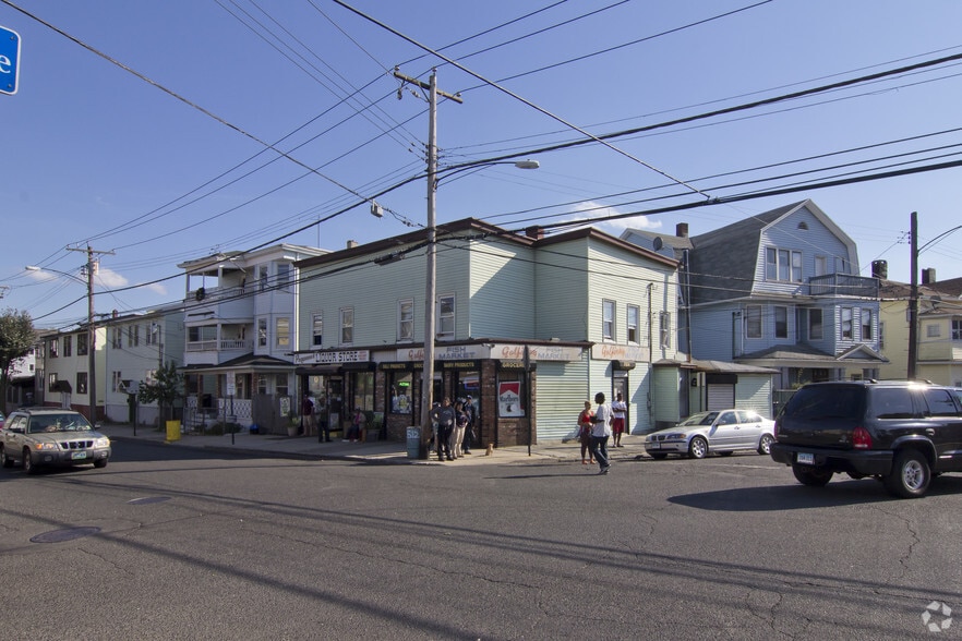 309-311 Pequonnock St, Bridgeport, CT for sale - Primary Photo - Image 1 of 1