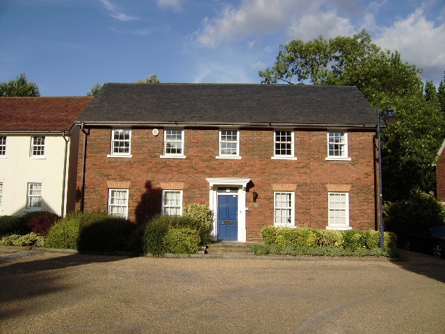 8 Doolittle Ml, Ampthill for sale Primary Photo- Image 1 of 1