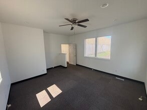 1814 E Ave NE, Cedar Rapids, IA for lease Interior Photo- Image 2 of 9