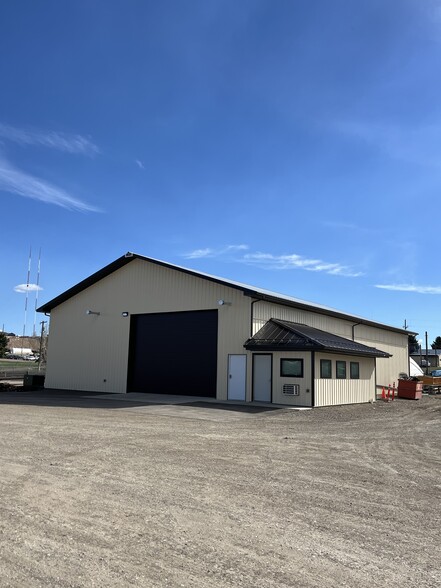 2240 10th St NE st, Black Eagle, MT for lease - Primary Photo - Image 2 of 11