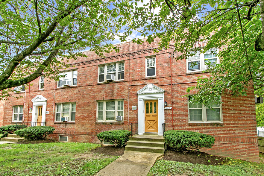 3017 Massachusetts Ave SE, Washington, DC for sale - Primary Photo - Image 1 of 2