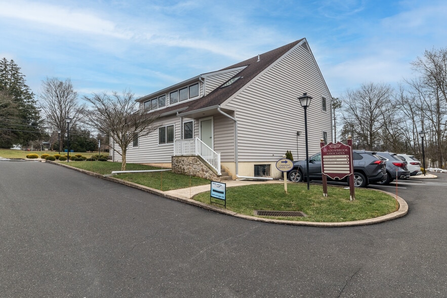 4-8 Meadowbrook Ln, Chalfont, PA for lease - Building Photo - Image 1 of 13