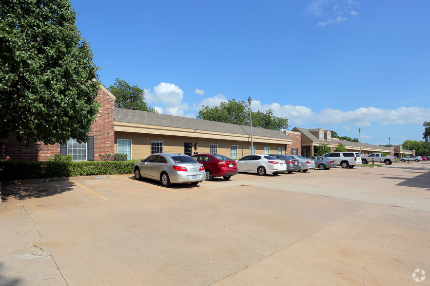 2526-2532 E 71st St, Tulsa, OK for sale - Primary Photo - Image 1 of 1