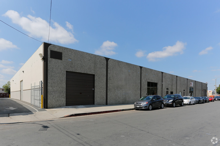 15044-15054 Keswick St, Van Nuys, CA for lease - Primary Photo - Image 1 of 22