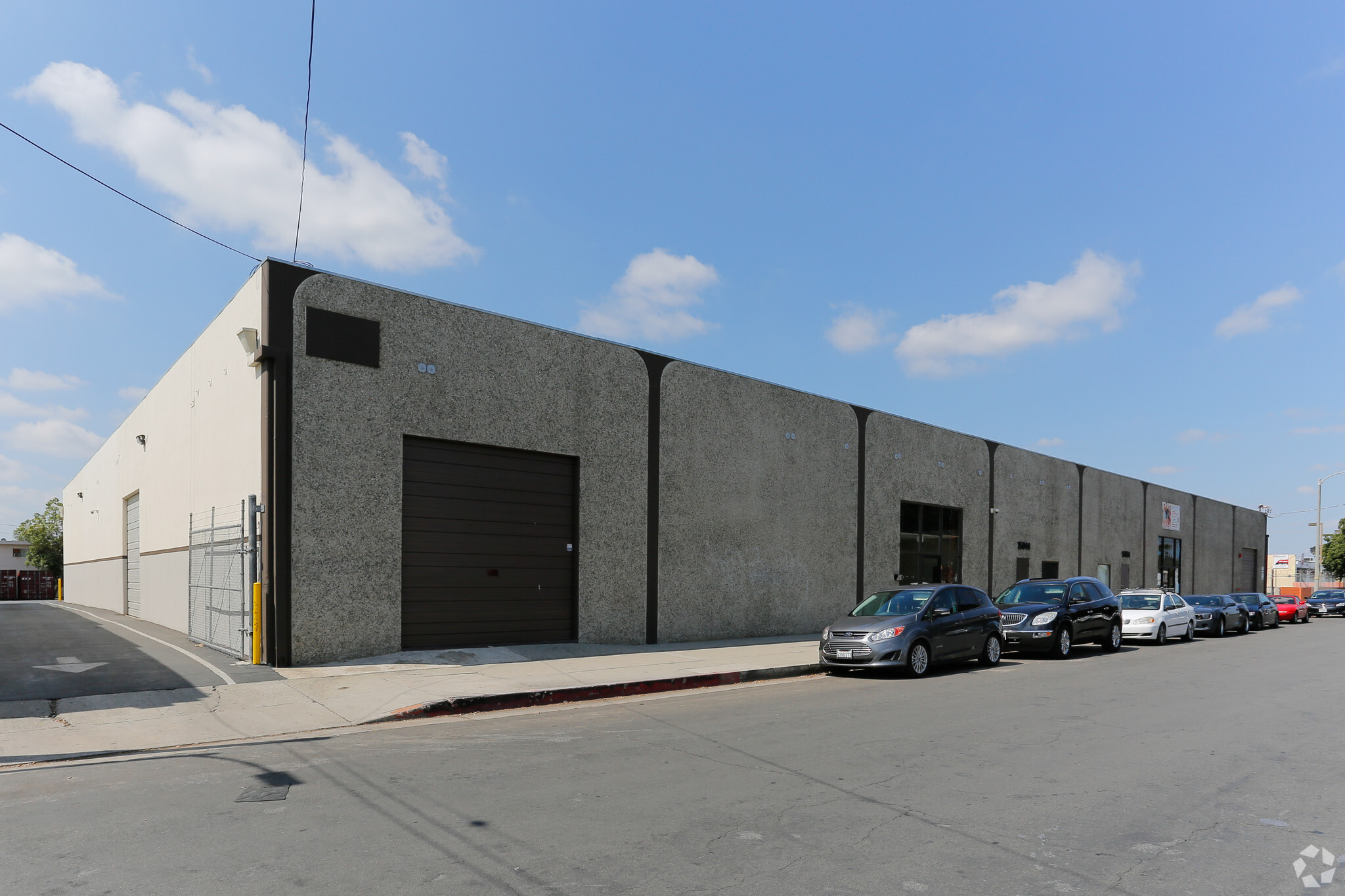 15044-15054 Keswick St, Van Nuys, CA for lease Primary Photo- Image 1 of 23