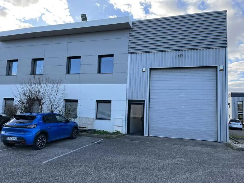 Flex in Saint-Priest for lease - Building Photo - Image 1 of 44