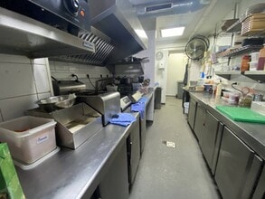 Retail in Barcelona, Barcelona for lease Interior Photo- Image 2 of 5