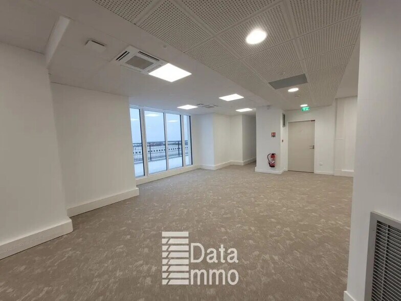 Office in Chessy for lease - Building Photo - Image 3 of 7