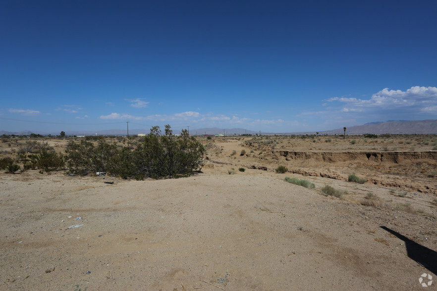 10301 3rd Ave, Hesperia, CA for sale - Primary Photo - Image 1 of 3