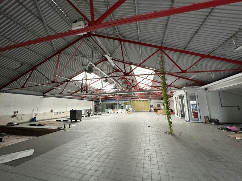 93 Bollo Ln, London for sale - Building Photo - Image 3 of 6