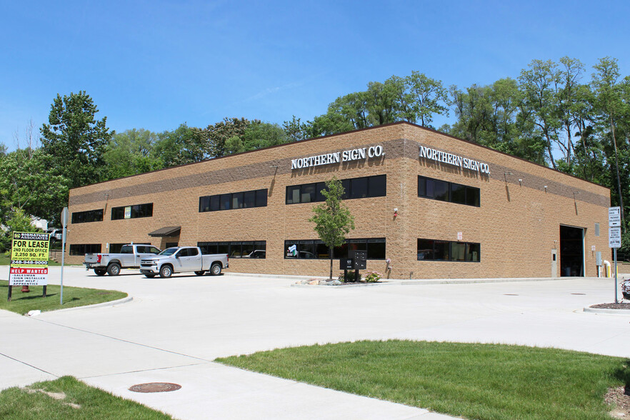 2181 E Walton Blvd, Auburn Hills, MI for lease - Building Photo - Image 1 of 2