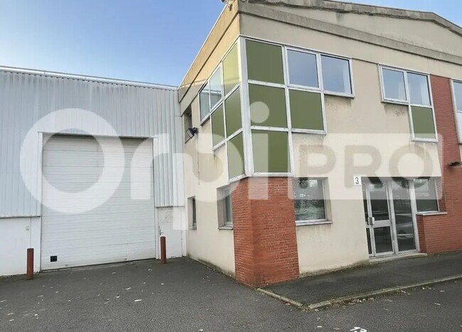 Location Entrepôt 379 m²