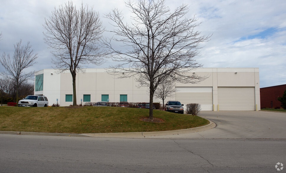 13970 W Polo Trail Dr, Lake Forest, IL for lease - Building Photo - Image 3 of 5