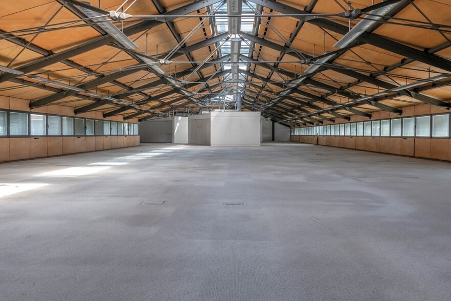 Castle Meadow Rd, Nottingham for lease - Interior Photo - Image 3 of 8