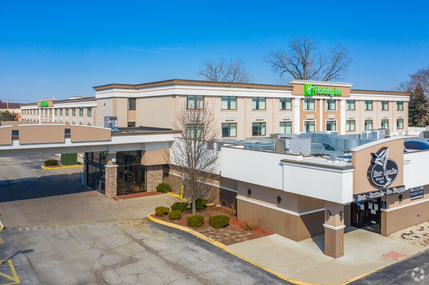 200 E Rand Rd, Mount Prospect, IL for sale - Primary Photo - Image 1 of 5