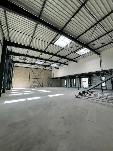 Flex in Serris for lease - Interior Photo - Image 3 of 4