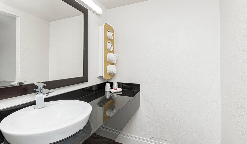 9999 Gwenadele Ave, Baton Rouge, LA for sale - Building Photo - Image 2 of 15