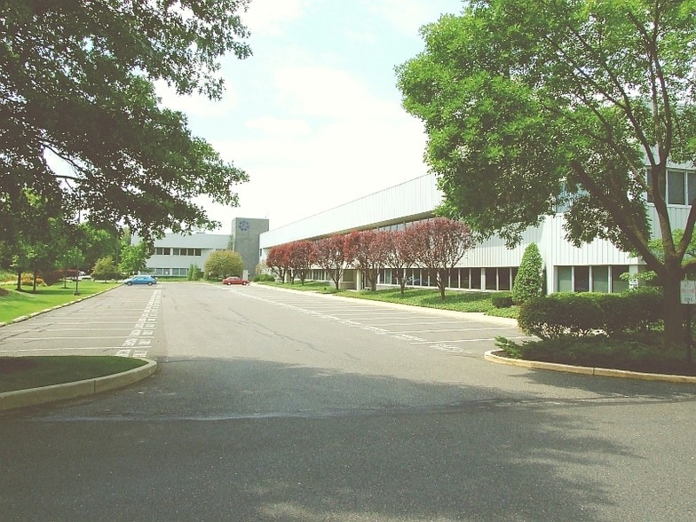 13000 Midlantic Dr, Mount Laurel, NJ for sale - Building Photo - Image 3 of 10