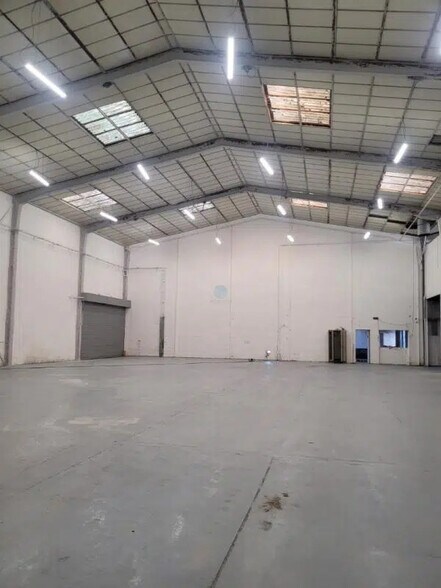 Office in Saint-Jean-de-Braye for lease - Interior Photo - Image 1 of 3