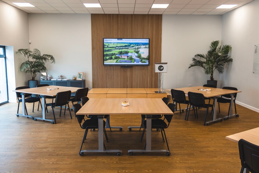 Welton Rd, Daventry for lease - Interior Photo - Image 2 of 19