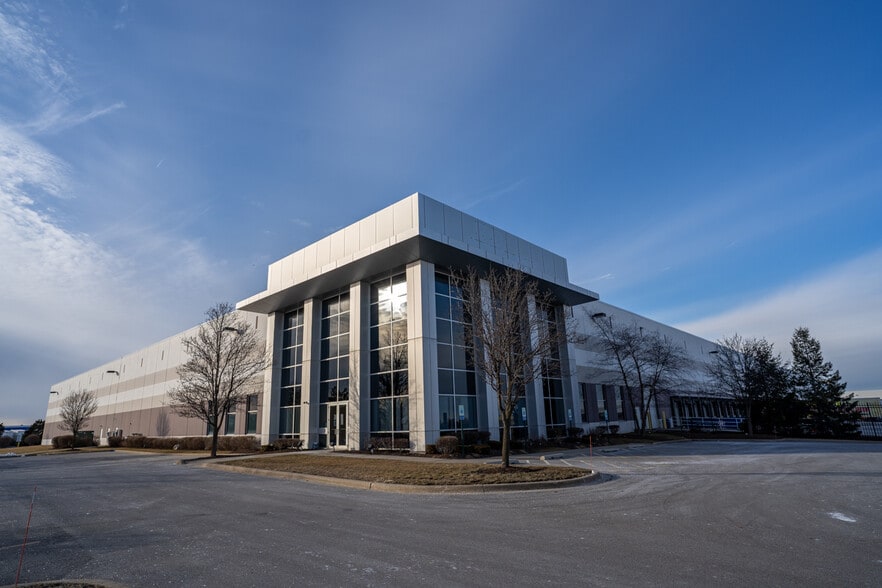 2301 Ellis Ct, New Lenox, IL for lease - Commercial Listing Video - Image 2 of 7