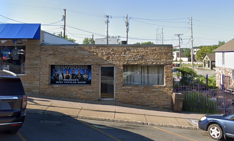 117-119 E Main St, Branson, MO for lease - Building Photo - Image 1 of 8