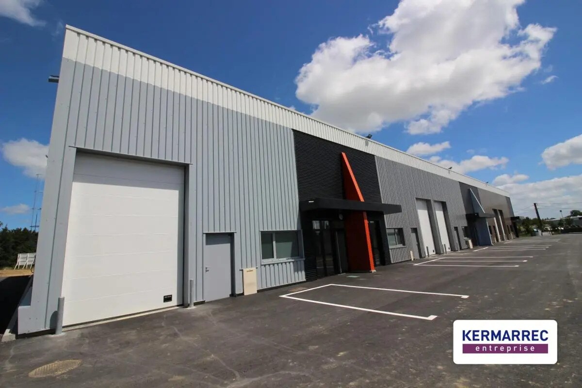 Flex in La Mézière for lease Building Photo- Image 1 of 2