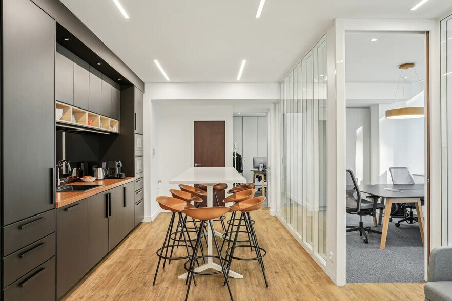 Office in Paris for lease - Interior Photo - Image 3 of 13