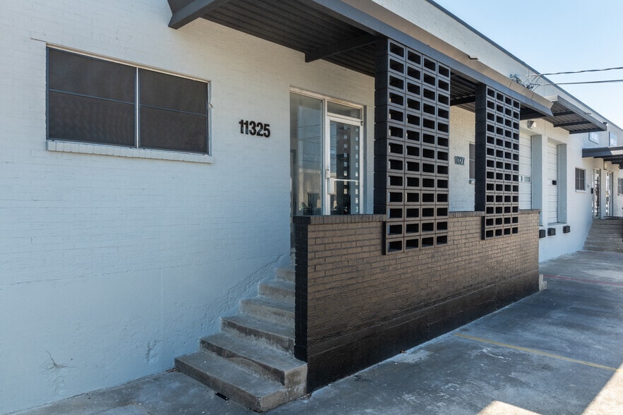 11301-11345 Indian Trl, Dallas, TX for lease - Building Photo - Image 3 of 6