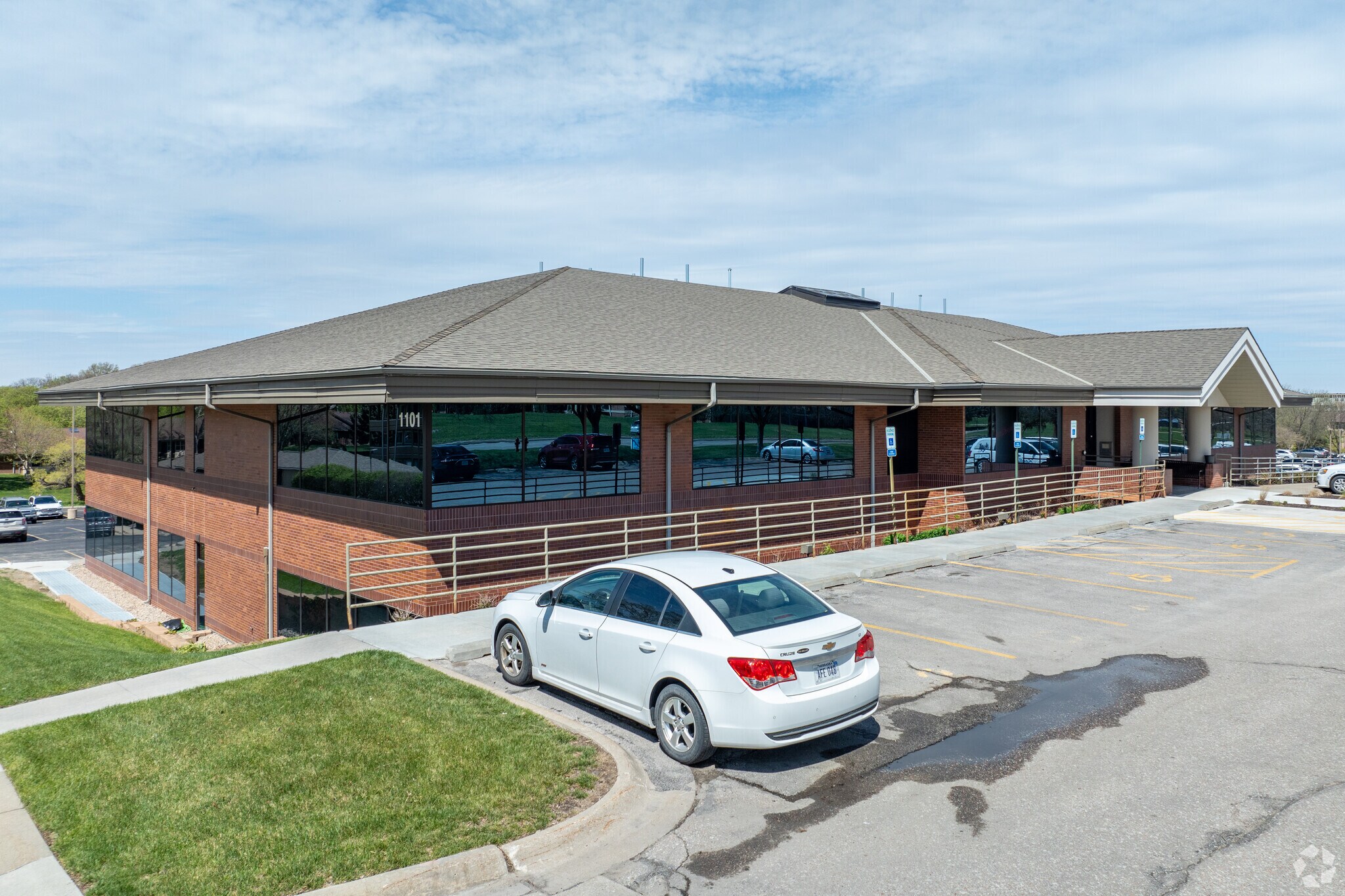 1101 S 70th St, Lincoln, NE for lease Primary Photo- Image 1 of 8