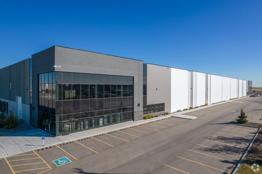 6600 72 Ave SE, Calgary, AB for lease - Building Photo - Image 3 of 6