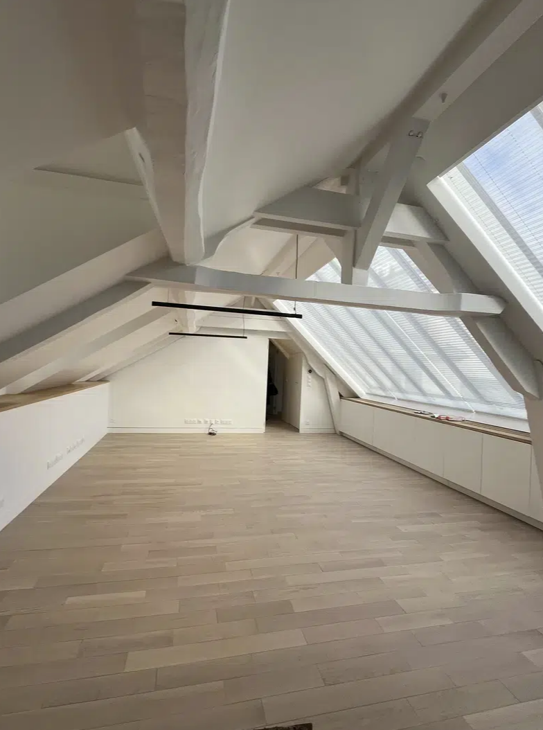 Office in Paris for lease Interior Photo- Image 1 of 9