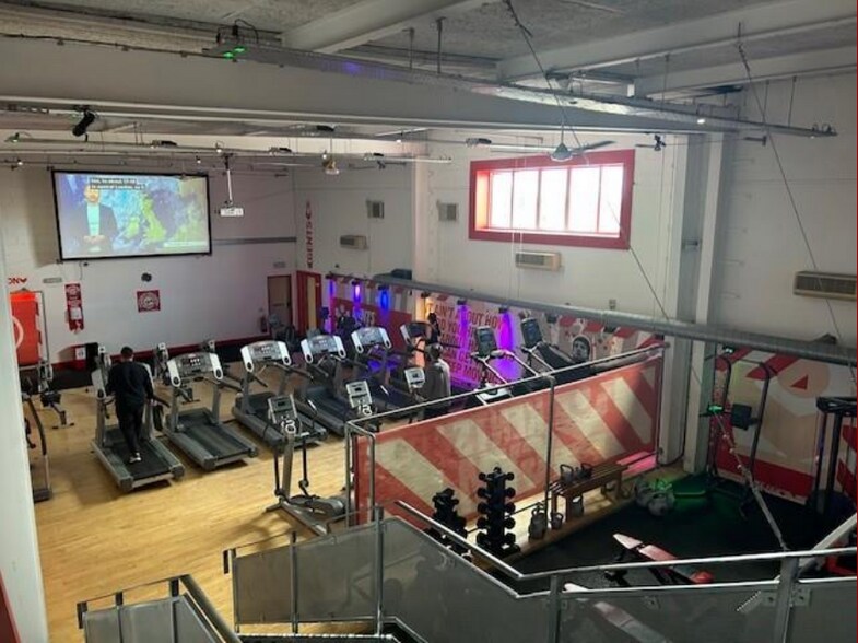 80 Undercliffe Rd, Bradford for sale - Interior Photo - Image 3 of 3