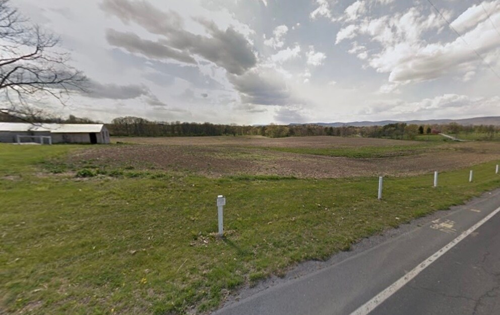 106 Wolfs Bridge Rd, Carlisle, PA for sale Primary Photo- Image 1 of 1