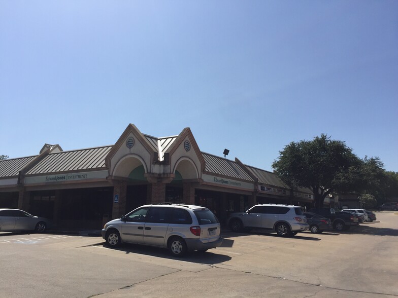 2441-2485 Forest Park Blvd, Fort Worth, TX for lease - Building Photo - Image 3 of 20