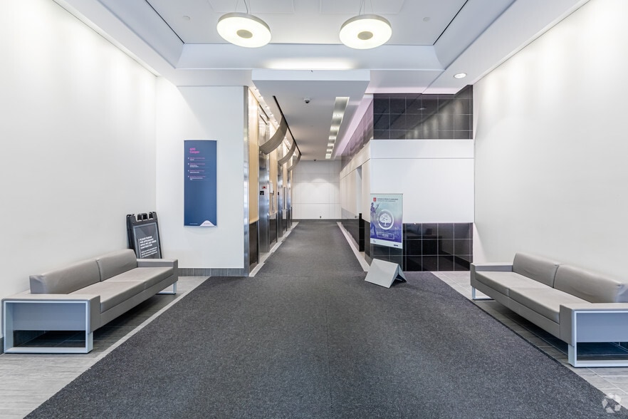 400 Cooper St, Ottawa, ON for lease - Lobby - Image 2 of 3