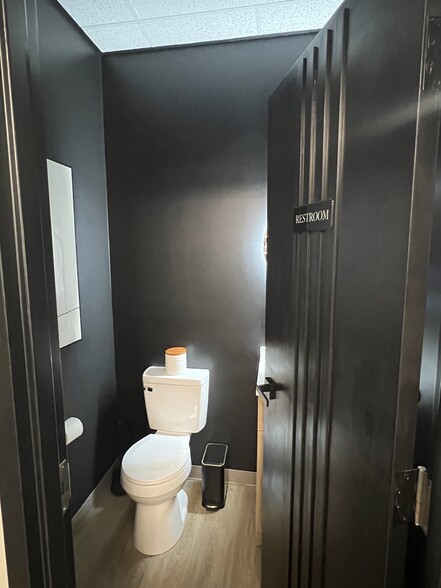 1400-1420 NW Vivion Rd, Kansas City, MO for lease - Building Photo - Image 2 of 22