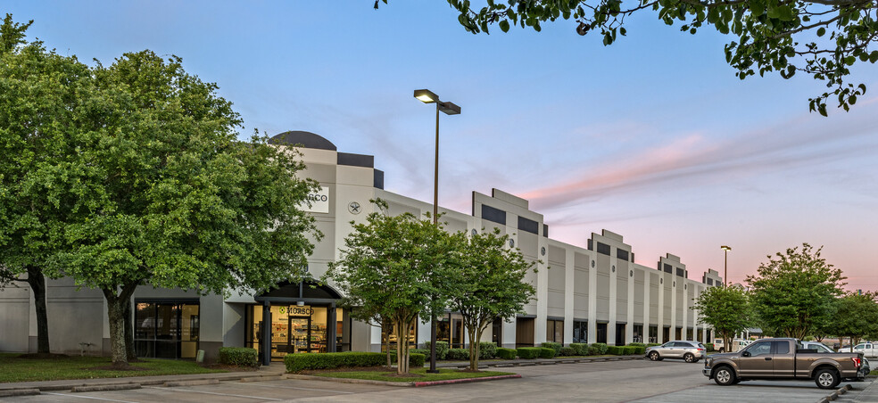 210-240 Spring Hill Dr, The Woodlands, TX for lease - Building Photo - Image 1 of 8