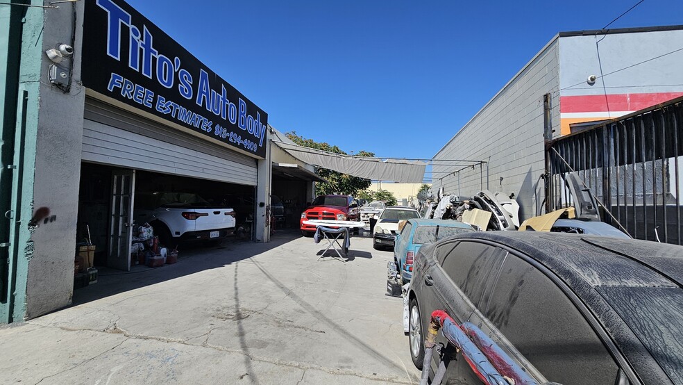 13741-13743 Van Nuys Blvd, Pacoima, CA for sale - Building Photo - Image 3 of 14