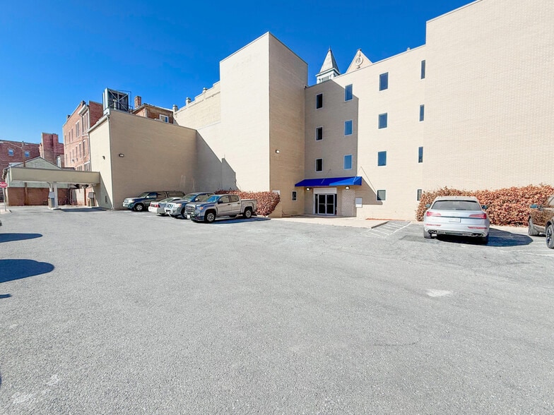 2 W Beverley St, Staunton, VA for sale - Building Photo - Image 3 of 7