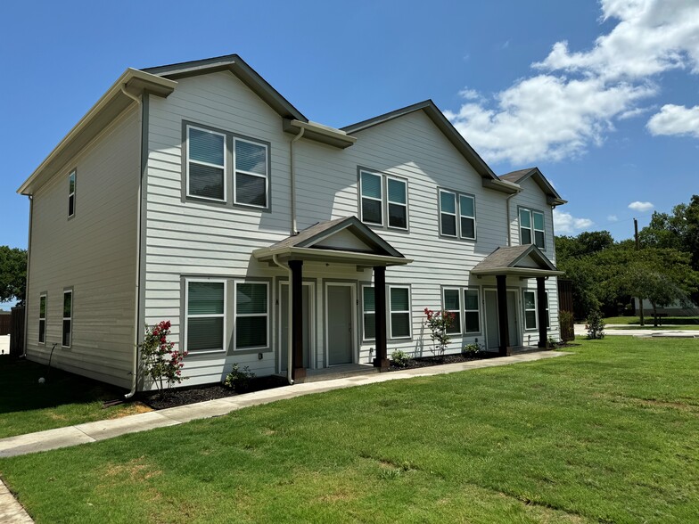 1513 N Commerce St, Gainesville, TX for sale - Building Photo - Image 3 of 17