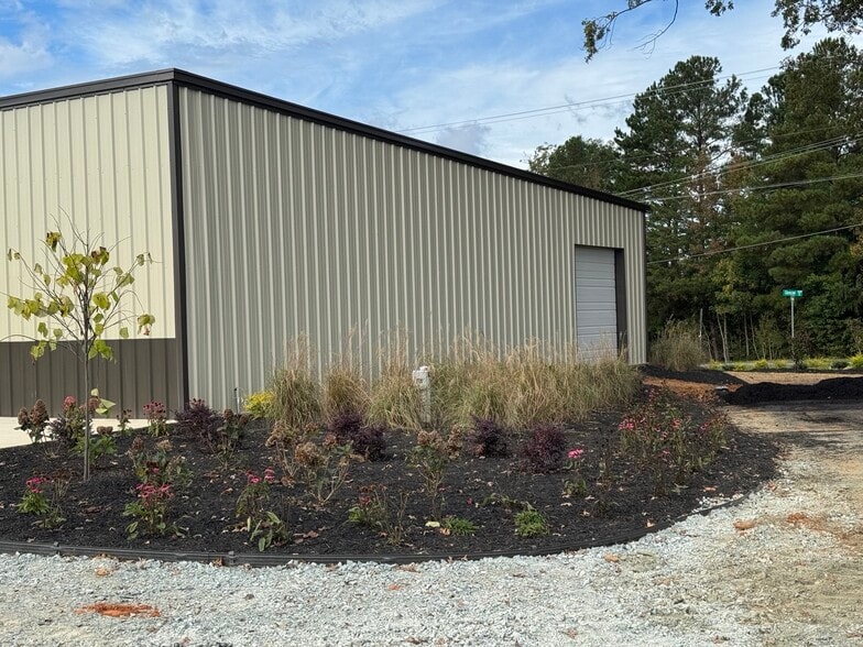 160 Greenwood Dr, Burlington, NC for lease - Building Photo - Image 3 of 6