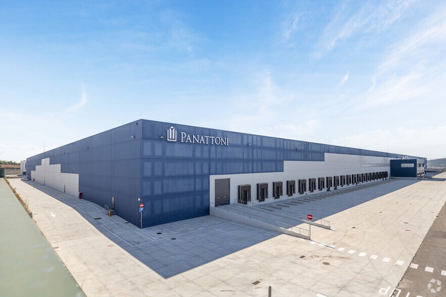 Carrer Palència, La Bisbal del Penedès, Tarragona for lease - Primary Photo - Image 3 of 5