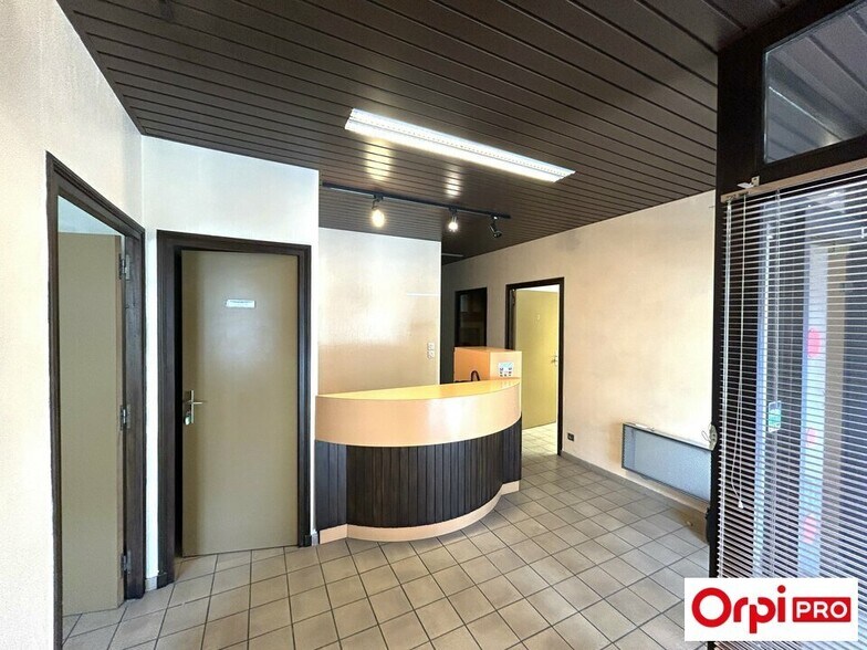Retail in Le Peage De Roussillon for sale - Building Photo - Image 1 of 7